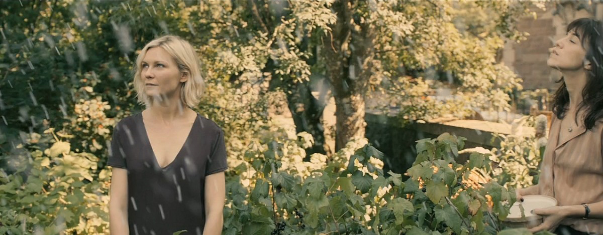 ������� ����� � �������������� �� �������� ����� �� ��������� ��. �� �� �������� ��� ������ ��� ������ � ����� �����. ���� ��������� � �� 29 ������, � ������ �Melancholia" ���� ���� �� ���������� �� ������� �����" �� ��������� � ���.